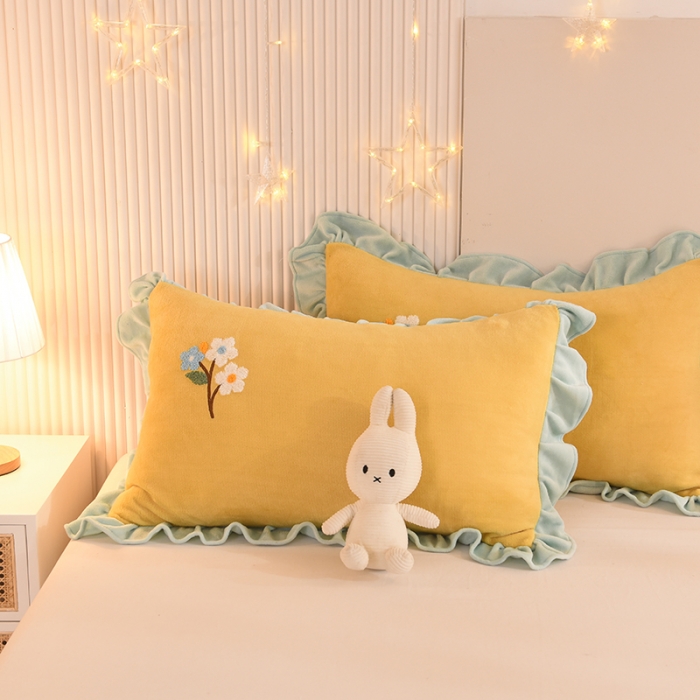 91家纺网 家纺一手货源 找家纺 甜之梦 新款毛巾绣牛奶绒枕套 48*74/对 满天星嫩黄