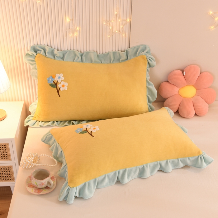 91家纺网 家纺一手货源 找家纺 甜之梦 新款毛巾绣牛奶绒枕套 48*74/对 满天星嫩黄