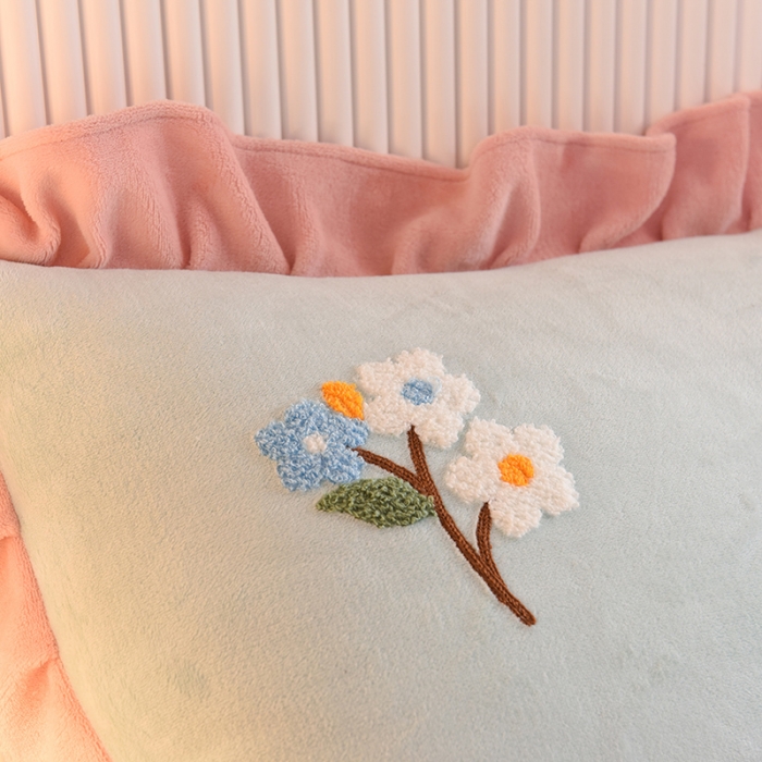 91家纺网 家纺一手货源 找家纺 甜之梦 2025新款毛巾绣牛奶绒枕套 48*74/对 满天星嫩绿