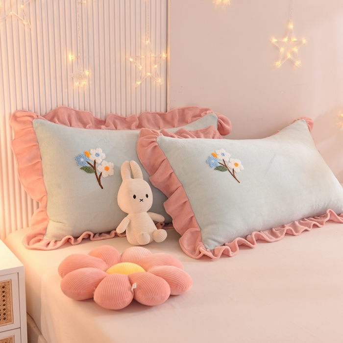 91家纺网 家纺一手货源 找家纺 甜之梦 2025新款毛巾绣牛奶绒枕套 48*74/对 满天星嫩绿