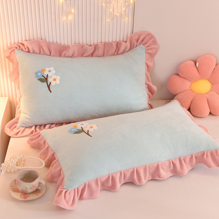 91家纺网 家纺一手货源 找家纺 甜之梦 2025新款毛巾绣牛奶绒枕套 48*74/对 满天星嫩绿