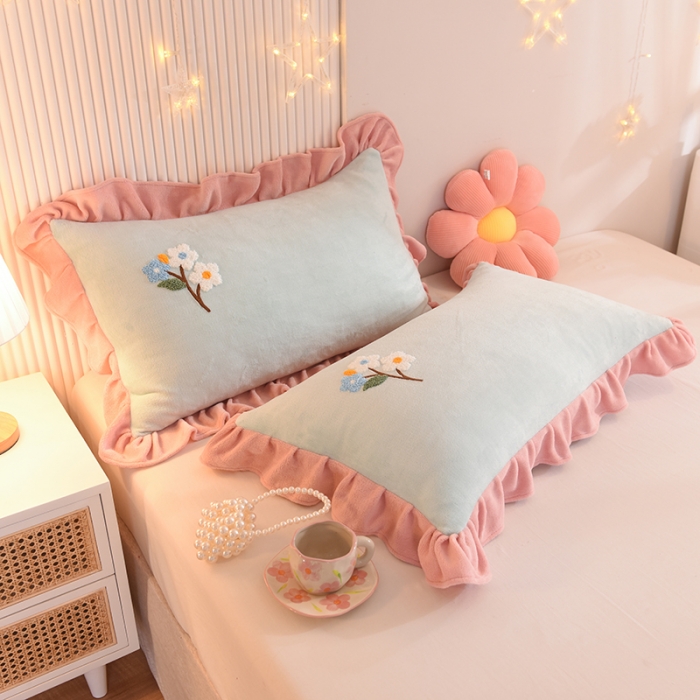 91家纺网 家纺一手货源 找家纺 甜之梦 2025新款毛巾绣牛奶绒枕套 48*74/对 满天星嫩绿