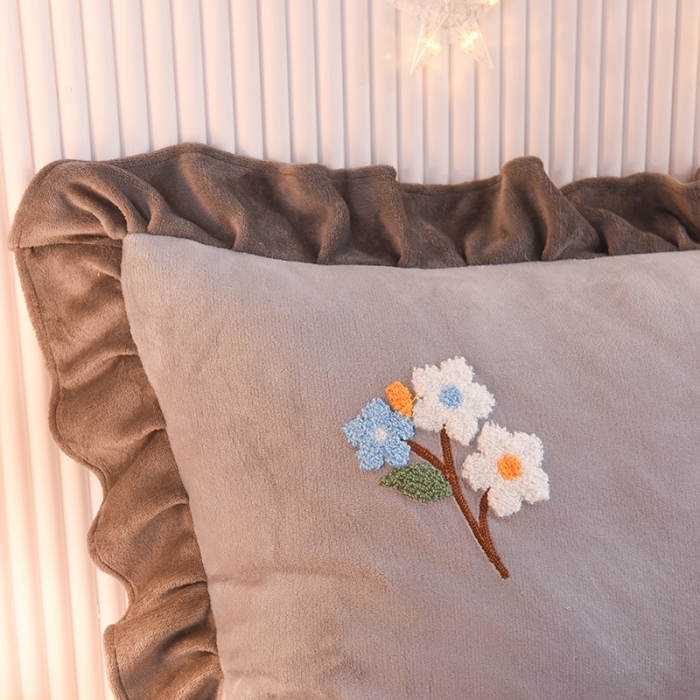 91家纺网 家纺一手货源 找家纺 甜之梦 2025新款毛巾绣牛奶绒枕套 48*74/对 满天星浅灰