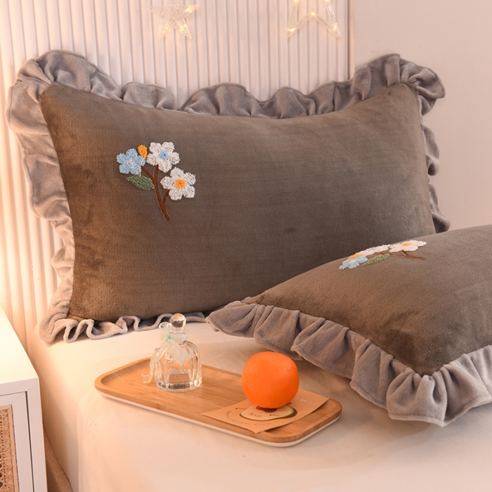 91家纺网 家纺一手货源 找家纺 甜之梦 2025新款毛巾绣牛奶绒枕套 48*74/对 满天星深灰