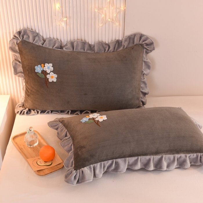 91家纺网 家纺一手货源 找家纺 甜之梦 2025新款毛巾绣牛奶绒枕套 48*74/对 满天星深灰