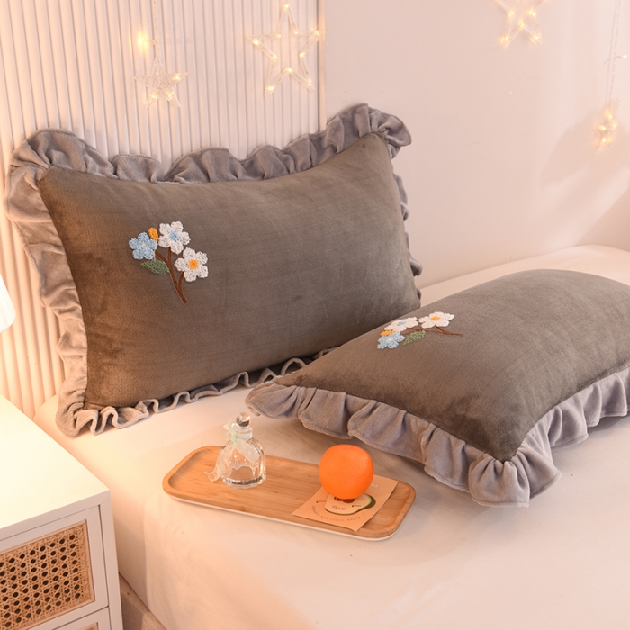 91家纺网 家纺一手货源 找家纺 甜之梦 2025新款毛巾绣牛奶绒枕套 48*74/对 满天星深灰