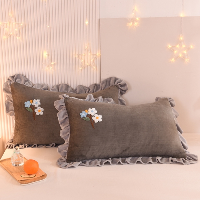 91家纺网 家纺一手货源 找家纺 甜之梦 2025新款毛巾绣牛奶绒枕套 48*74/对 满天星深灰