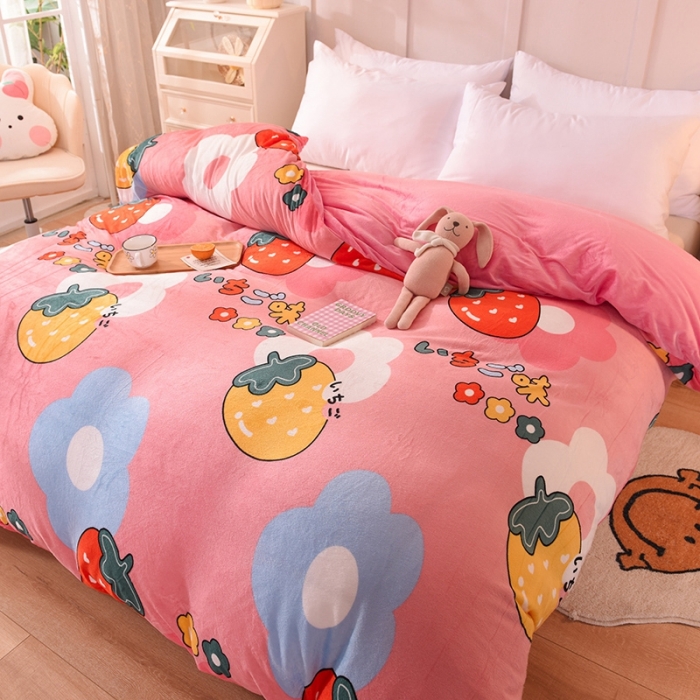 91家纺网 家纺一手货源 找家纺 甜之梦 2025新款水晶绒单品印花被套 草莓格