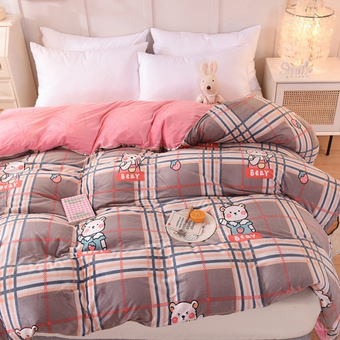 91家纺网 家纺一手货源 找家纺 甜之梦 2025新款水晶绒单品印花被套 格子萌熊