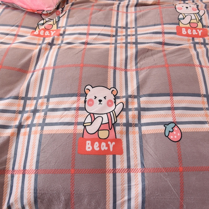 91家纺网 家纺一手货源 找家纺 甜之梦 2025新款水晶绒单品印花被套 格子萌熊