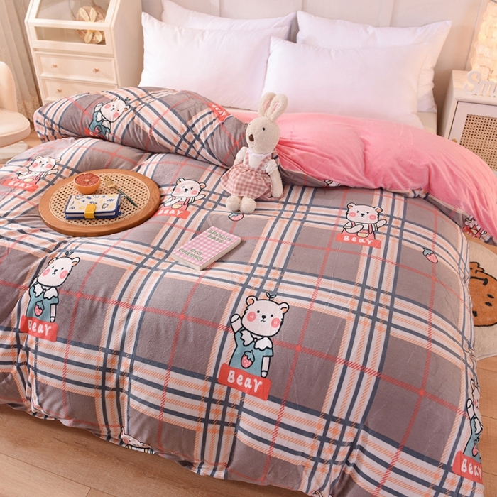 91家纺网 家纺一手货源 找家纺 甜之梦 2025新款水晶绒单品印花被套 格子萌熊