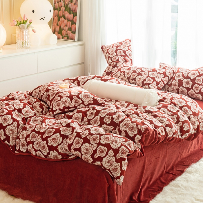 91家纺网 家纺一手货源 找家纺 千朵2022新款牛奶绒系列四件套 艾维-红