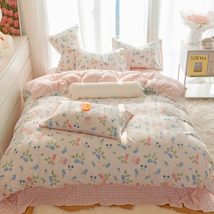 91家纺网 家纺一手货源 找家纺 千朵2022新款牛奶绒系列四件套 蓝莓兔