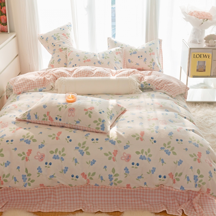 91家纺网 家纺一手货源 找家纺 千朵2022新款牛奶绒系列四件套 蓝莓兔