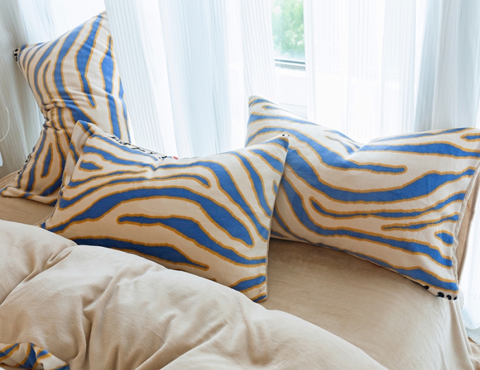 91家纺网 家纺一手货源 找家纺 千朵2022新款牛奶绒系列四件套 流苏