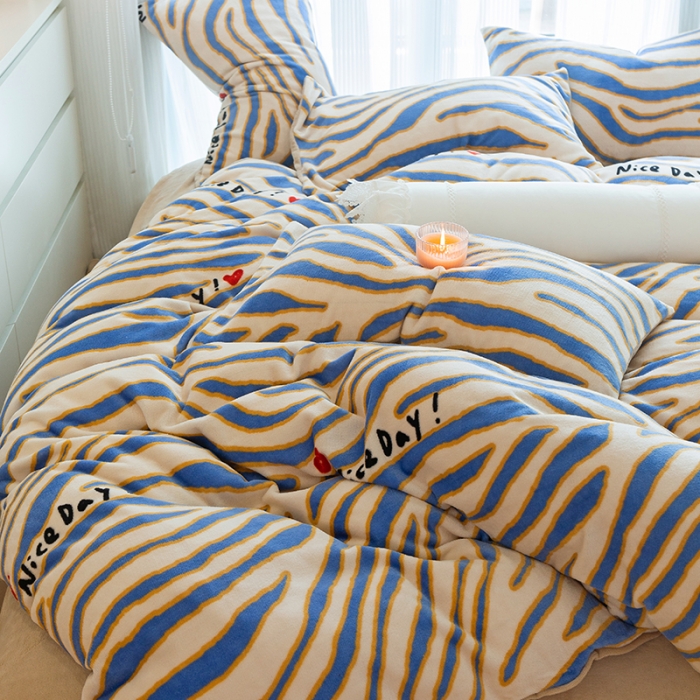 91家纺网 家纺一手货源 找家纺 千朵2022新款牛奶绒系列四件套 流苏