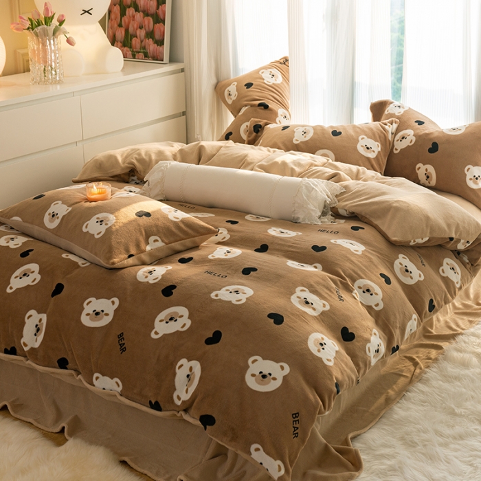 91家纺网 家纺一手货源 找家纺 千朵2022新款牛奶绒系列四件套 熊仔