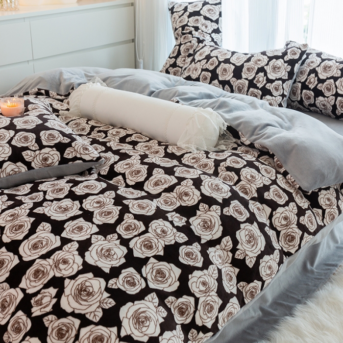 91家纺网 家纺一手货源 找家纺 千朵2022新款牛奶绒系列四件套 艾维-黑