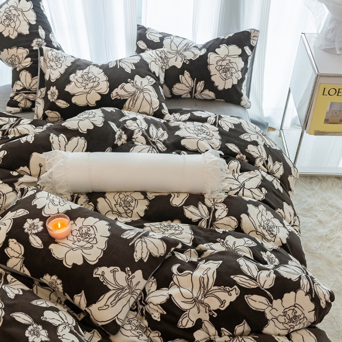 91家纺网 家纺一手货源 找家纺 千朵2022新款牛奶绒系列四件套 黑森林