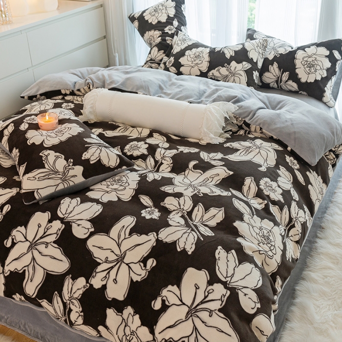 91家纺网 家纺一手货源 找家纺 千朵2022新款牛奶绒系列四件套 黑森林