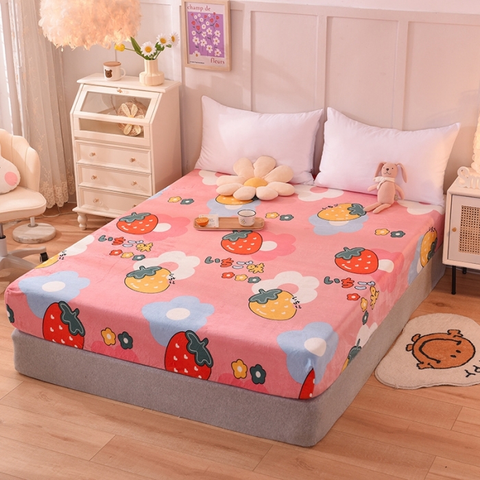 91家纺网 家纺一手货源 找家纺 甜之梦 2025新款水晶绒单品印花床笠 草莓格