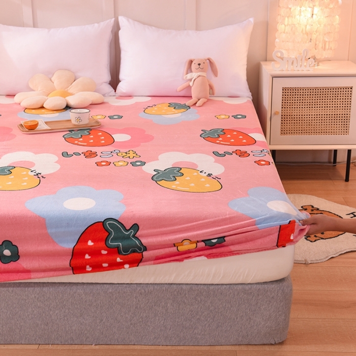 91家纺网 家纺一手货源 找家纺 甜之梦 2025新款水晶绒单品印花床笠 草莓格