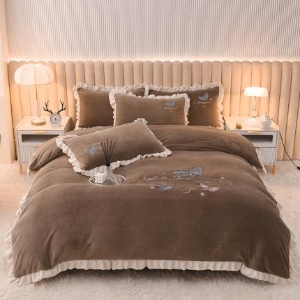 91家纺网 家纺一手货源 找家纺 芃成 2022新款加厚保暖牛奶绒绣花四件套 蝶舞  奶咖