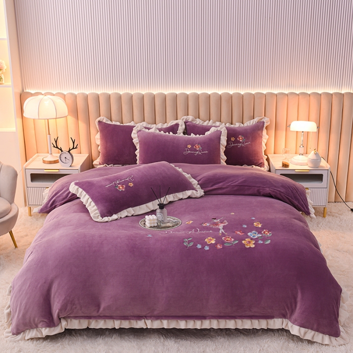 91家纺网 家纺一手货源 找家纺 芃成 2022新款加厚保暖牛奶绒绣花四件套 芭蕾女孩  玫瑰紫