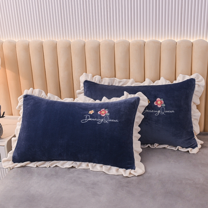 91家纺网 家纺一手货源 找家纺 芃成 2022新款加厚保暖牛奶绒绣花四件套 芭蕾女孩 宝石蓝