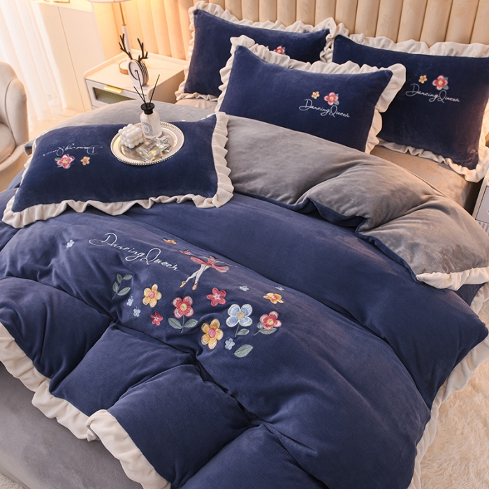 91家纺网 家纺一手货源 找家纺 芃成 2022新款加厚保暖牛奶绒绣花四件套 芭蕾女孩 宝石蓝