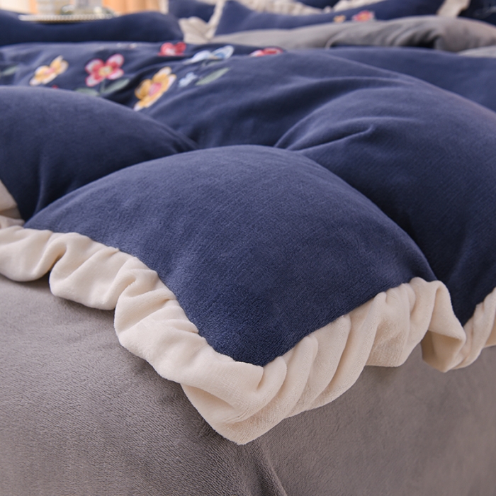 91家纺网 家纺一手货源 找家纺 芃成 2022新款加厚保暖牛奶绒绣花四件套 芭蕾女孩 宝石蓝