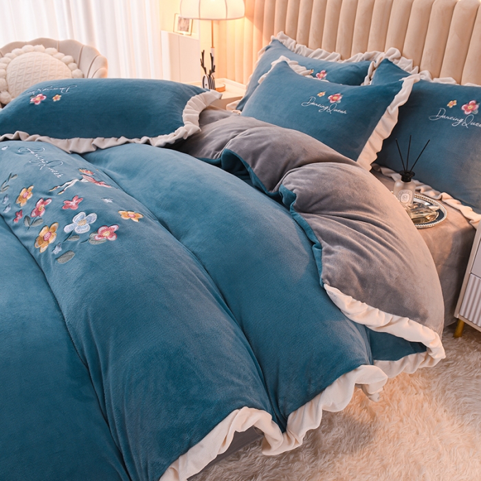 91家纺网 家纺一手货源 找家纺 芃成 2022新款加厚保暖牛奶绒绣花四件套 芭蕾女孩 宾利兰