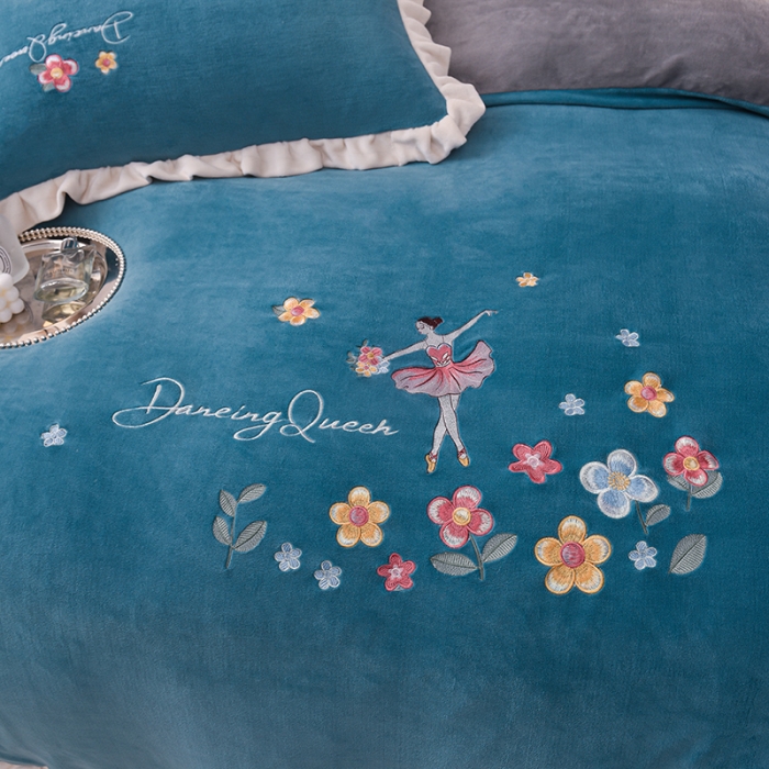 91家纺网 家纺一手货源 找家纺 芃成 2022新款加厚保暖牛奶绒绣花四件套 芭蕾女孩 宾利兰