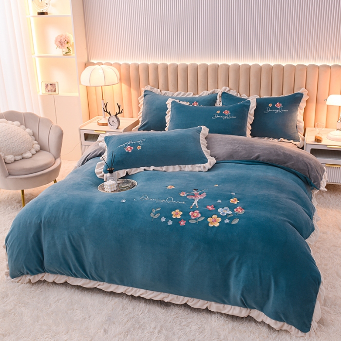 91家纺网 家纺一手货源 找家纺 芃成 2022新款加厚保暖牛奶绒绣花四件套 芭蕾女孩 宾利兰