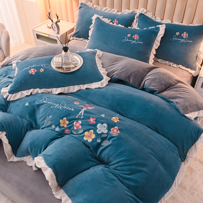 91家纺网 家纺一手货源 找家纺 芃成 2022新款加厚保暖牛奶绒绣花四件套 芭蕾女孩 宾利兰