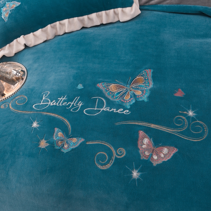 91家纺网 家纺一手货源 找家纺 芃成 2022新款加厚保暖牛奶绒绣花四件套 蝶舞  宾利兰