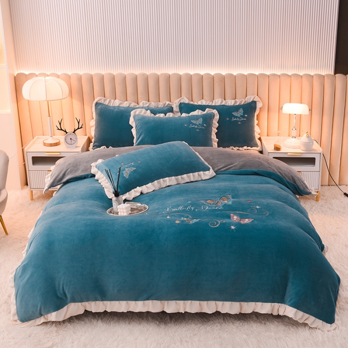 91家纺网 家纺一手货源 找家纺 芃成 2022新款加厚保暖牛奶绒绣花四件套 蝶舞  宾利兰