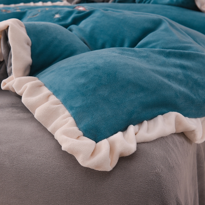 91家纺网 家纺一手货源 找家纺 芃成 2022新款加厚保暖牛奶绒绣花四件套 蝶舞  宾利兰