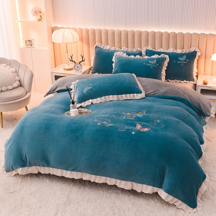 91家纺网 家纺一手货源 找家纺 芃成 2022新款加厚保暖牛奶绒绣花四件套 蝶舞  宾利兰