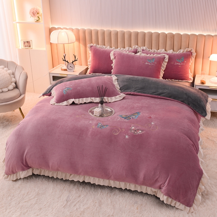 91家纺网 家纺一手货源 找家纺 芃成 2022新款加厚保暖牛奶绒绣花四件套 蝶舞  豆沙