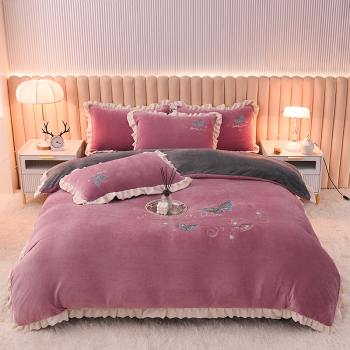 91家纺网 家纺一手货源 找家纺 芃成 2022新款加厚保暖牛奶绒绣花四件套 蝶舞  豆沙