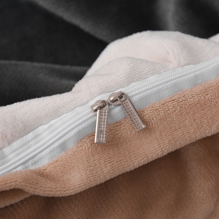 91家纺网 家纺一手货源 找家纺 芃成 2022新款加厚保暖牛奶绒绣花四件套 蝶舞  高级灰