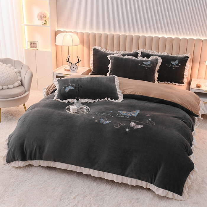 91家纺网 家纺一手货源 找家纺 芃成 2022新款加厚保暖牛奶绒绣花四件套 蝶舞  高级灰