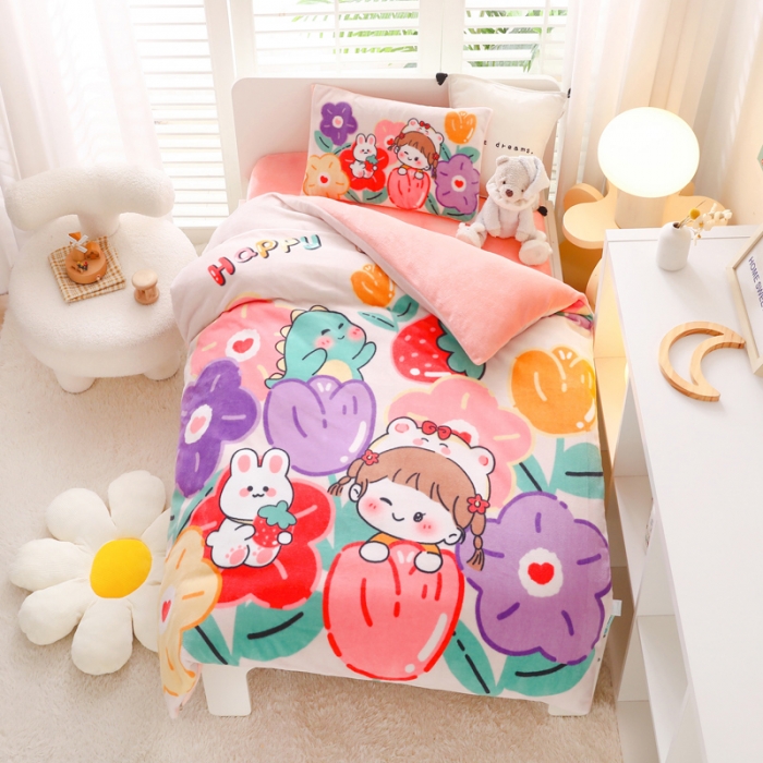 91家纺网 家纺一手货源 找家纺 鱼宝 2022新款大版牛奶绒婴童套件 花丛宝贝