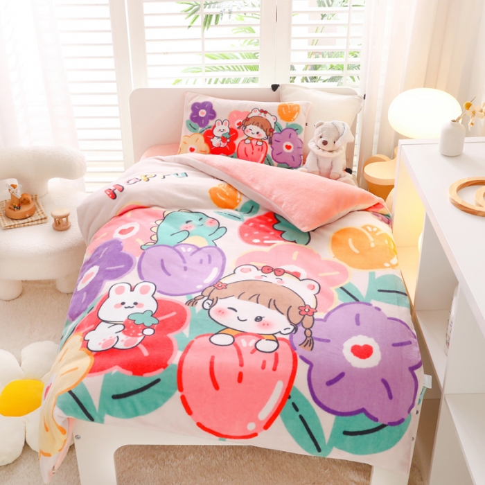 91家纺网 家纺一手货源 找家纺 鱼宝 2022新款大版牛奶绒婴童套件 花丛宝贝