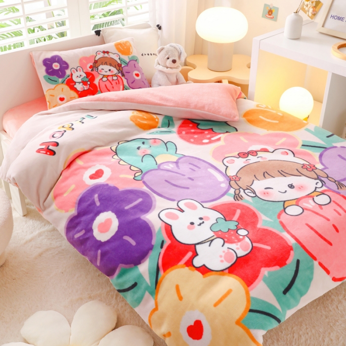 91家纺网 家纺一手货源 找家纺 鱼宝 2022新款大版牛奶绒婴童套件 花丛宝贝