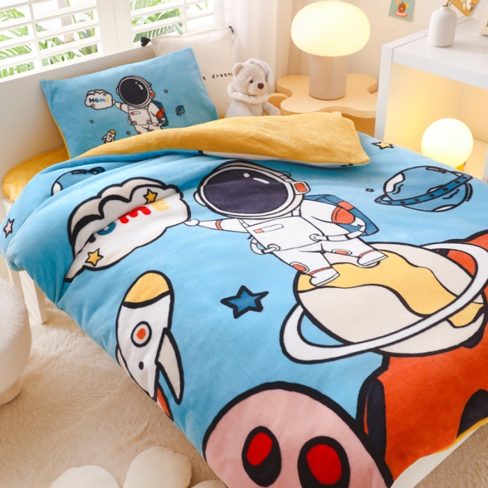 91家纺网 家纺一手货源 找家纺 鱼宝 2022新款大版牛奶绒婴童套件 快乐星球蓝