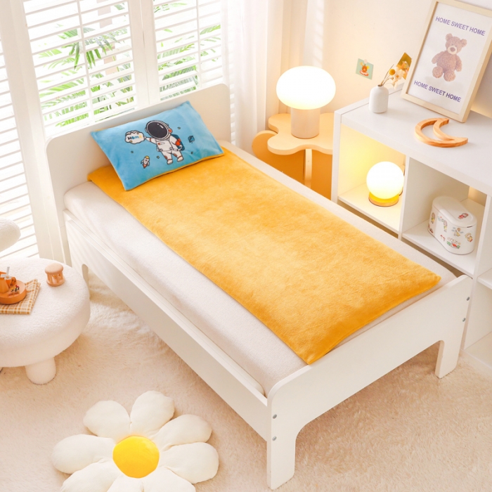 91家纺网 家纺一手货源 找家纺 鱼宝 2022新款大版牛奶绒婴童套件 快乐星球蓝