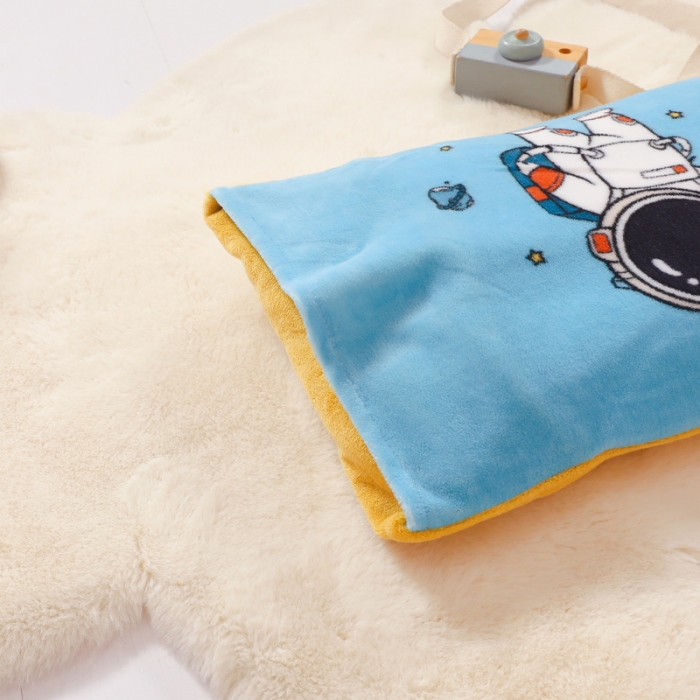 91家纺网 家纺一手货源 找家纺 鱼宝 2022新款大版牛奶绒婴童套件 快乐星球蓝