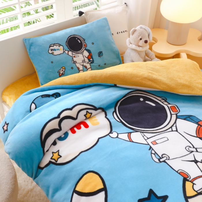 91家纺网 家纺一手货源 找家纺 鱼宝 2022新款大版牛奶绒婴童套件 快乐星球蓝